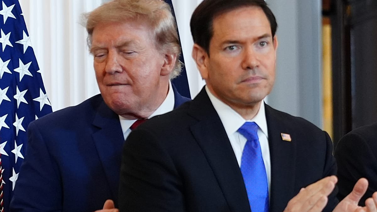 Trump administration plans to revoke 200,000 visas of asylum seekers