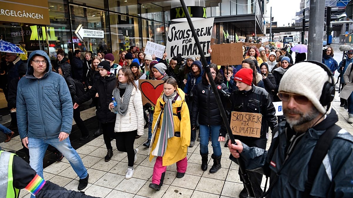 Greta Thunberg joins 10,000 climate marchers in Stockholm