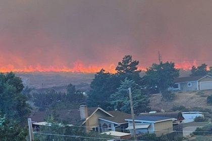 Tens of thousands evacuated as Hawk wildfire nears western US city of Reno
