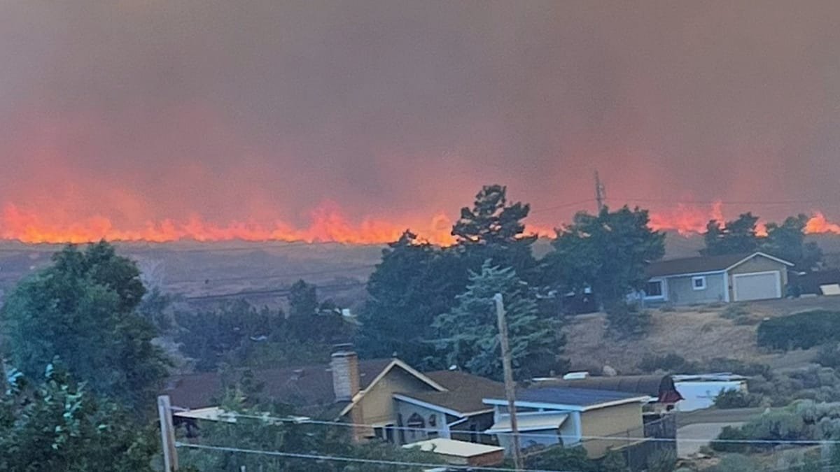 Tens of thousands evacuated as Hawk wildfire nears western US city of Reno