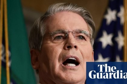 US threatens severe sanctions against countries with economic ties to Iran