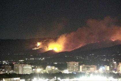Nearly 90,000 told to evacuate as wildfire approaches Reno, Nevada