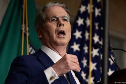 US announces bid to further isolate Iran economically