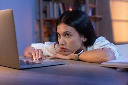 Graduate job vacancies drop by almost 50% in a year, survey suggests