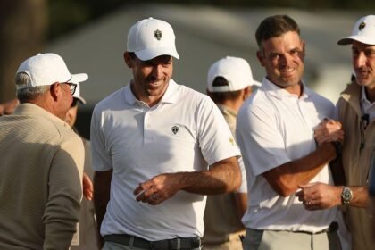Internationals hold three-point lead over US