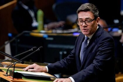 UK to fight Russian disinformation and push new global AI standards, Burnham says