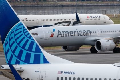 Airlines waive flight-change fees ahead of nor'easter