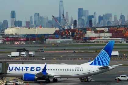 Flight disruptions ease at Newark, Philadelphia airports following equipment outage