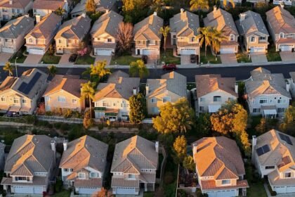 Mortgage rates jump for the sixth straight week, hitting both refinance and homebuyer demand hard