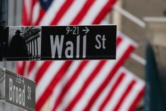 Higher interest rates can be scary for stocks — but it's not that simple