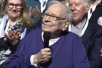 Buffett takes next step in plan to keep Berkshire from straying