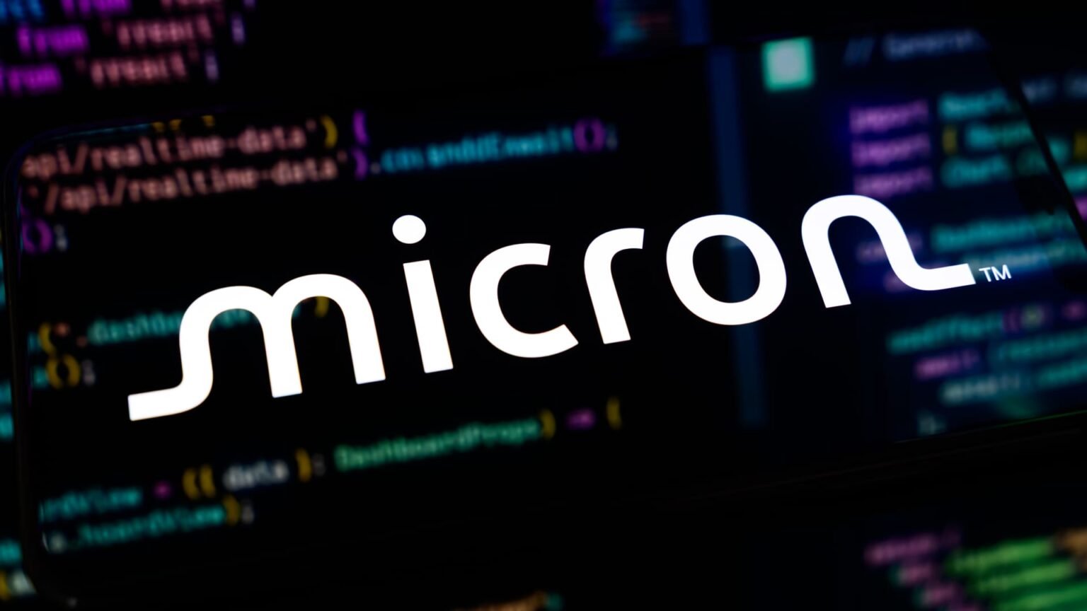 A key test looms for the AI trade this week. Here's how Mike Khouw is trading it