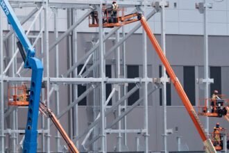 The blue-collar AI job market is booming. Will data center backlash make it go bust?