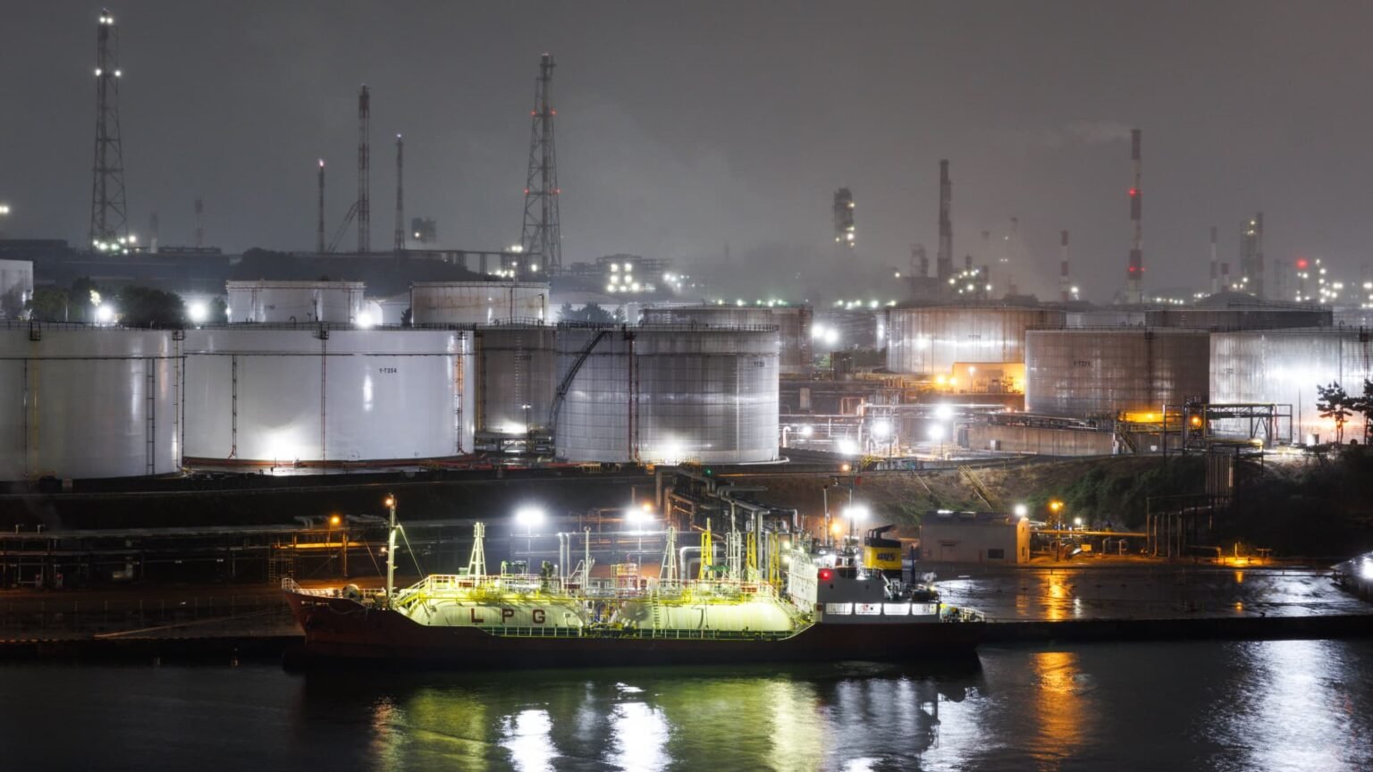 Here's what the Saudi East-West pipeline shutdown means for Asia's biggest crude importers
