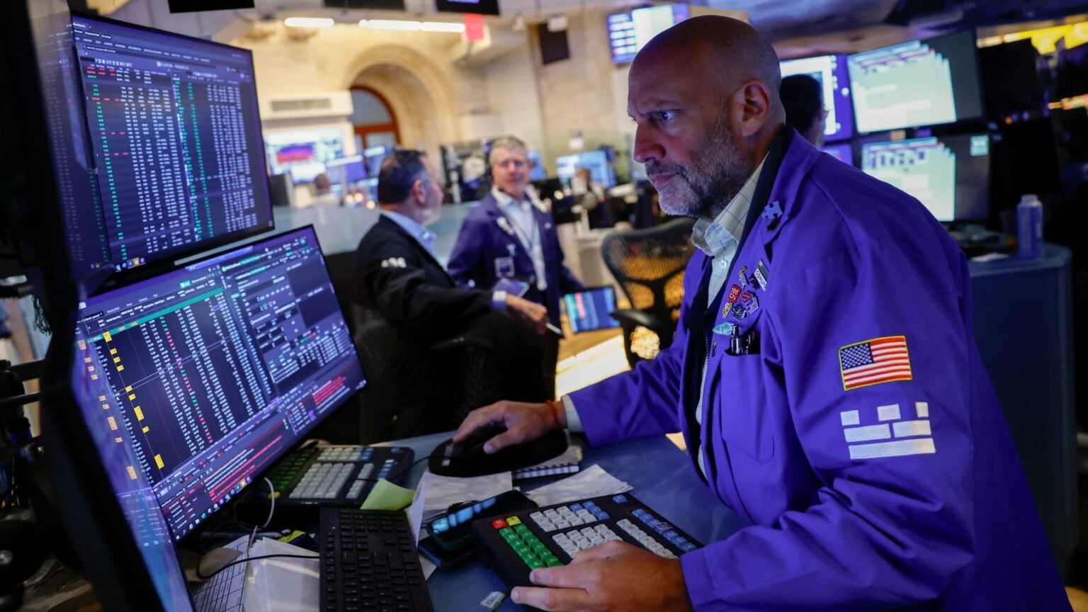 Treasury yields little changed as oil price oscillates