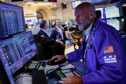 Treasury yields little changed as oil price oscillates