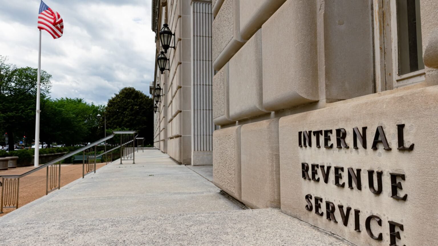 IRS tax debt agreements have plummeted: 'I've never seen a number that low,' taxpayer advocate says
