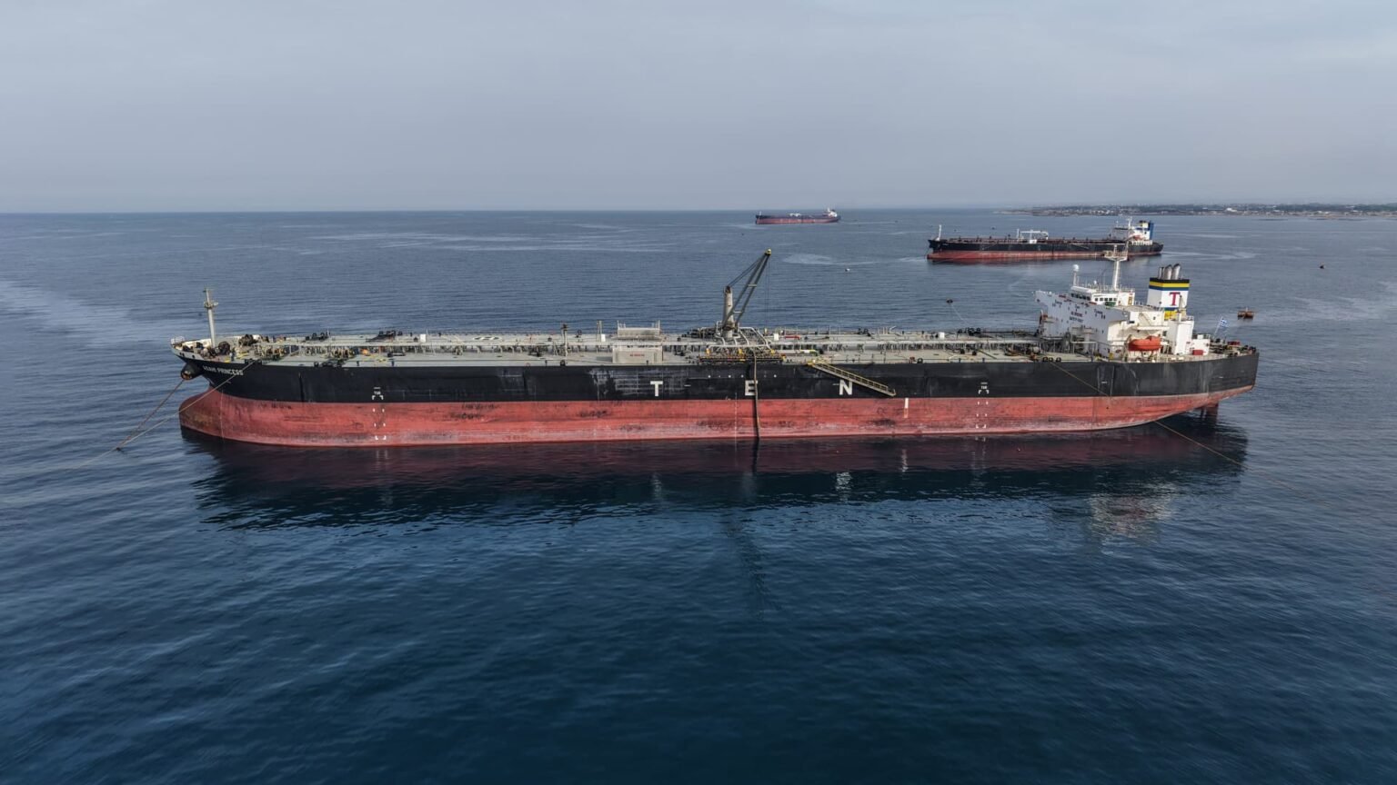 Oil falls as crude flows remain 'surprisingly strong'