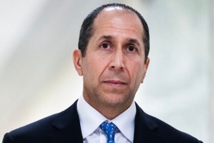 Federal prosecutors probe Jeffrey Epstein estate executors, WSJ reports