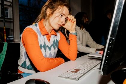 New grads say employers set the bar too high for entry-level roles: 'No job is willing to give you that first experience'