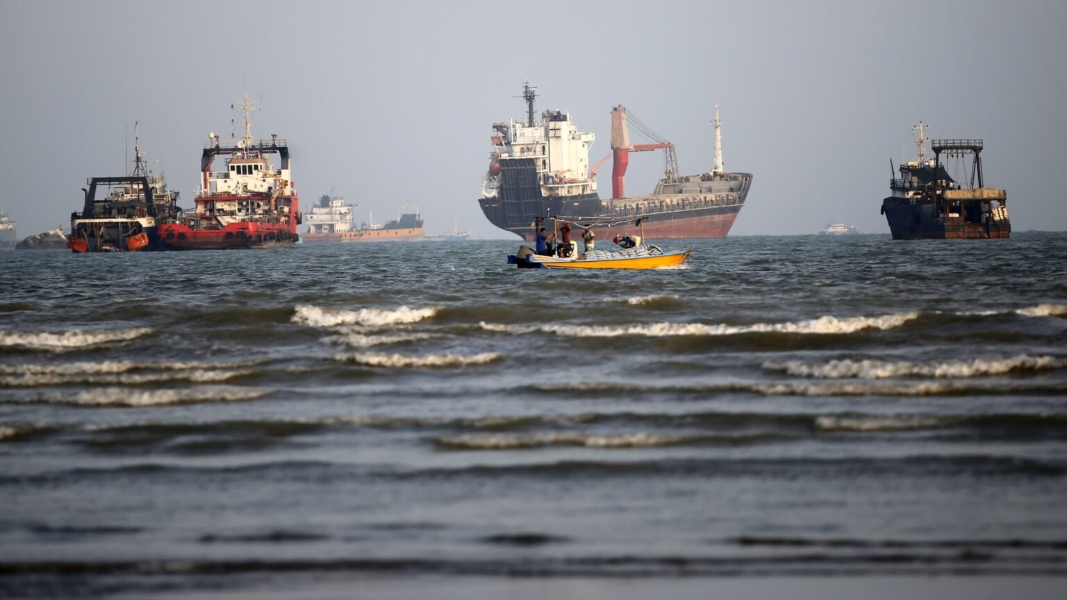 Iran's foreign minister keeps indirect talks with the U.S. open; Iranian navy claims capture of underwater drone