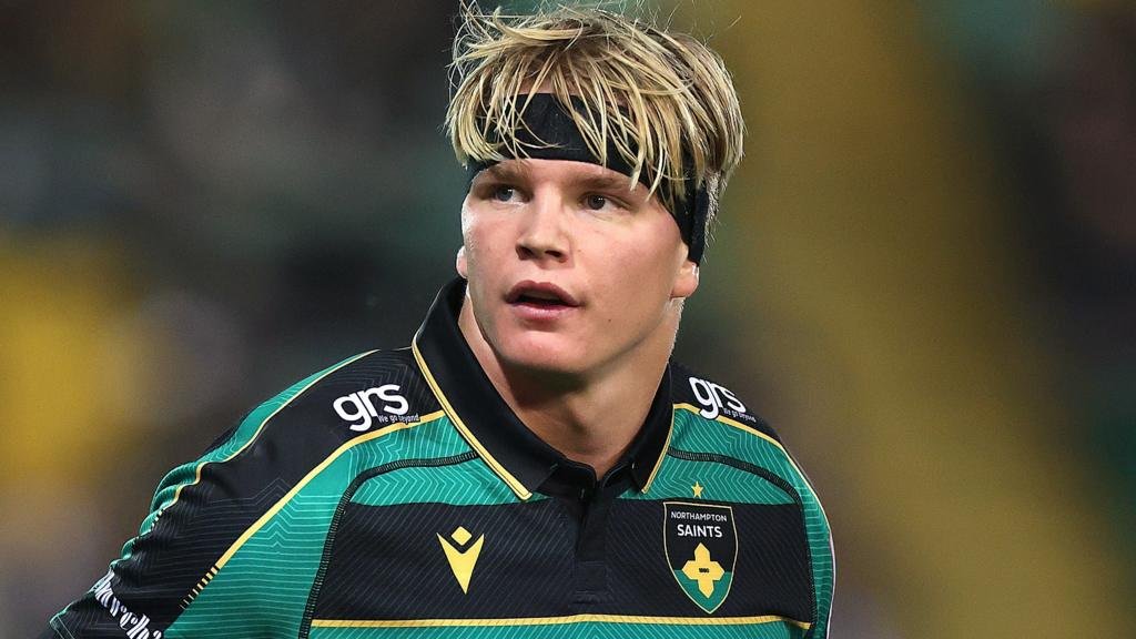 Pollock signs new Northampton deal in excess of £400k