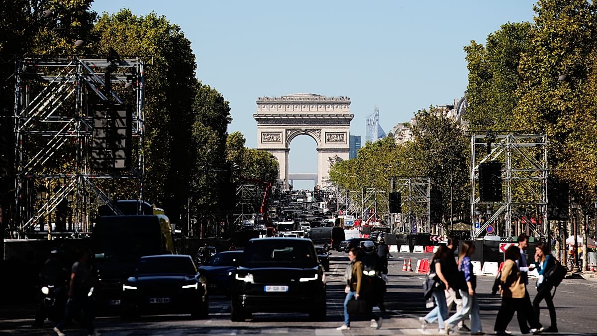 Bikes removed, streets taped off as Paris welcomes Pope Leo XIV