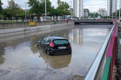 Valencia region deluge leaves streets covered in mud and vehicles unusable in Torrent