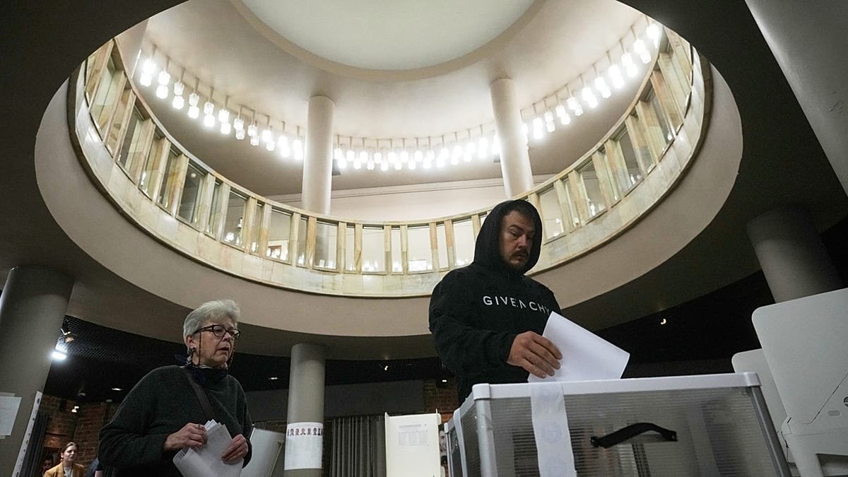 Russians vote in final day of parliamentary elections