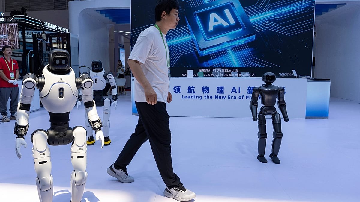 Humanoid robots battle it out in Shanghai fight night