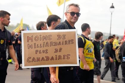 Thousands of firefighters march in Paris demanding more resources