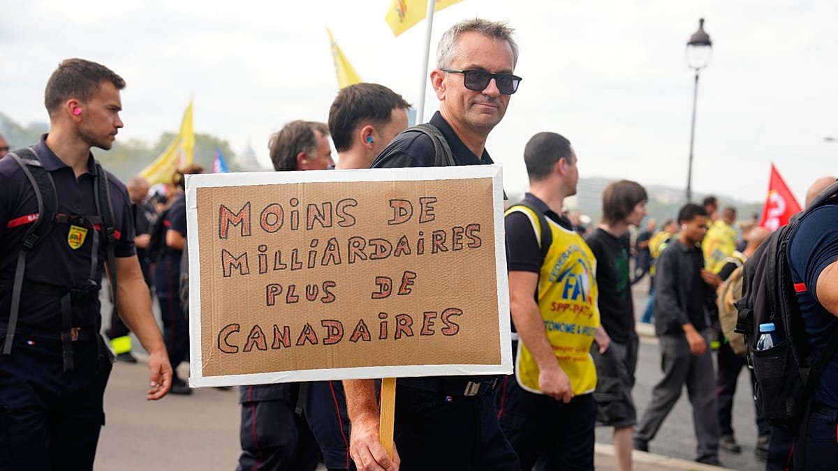 Thousands of firefighters march in Paris demanding more resources