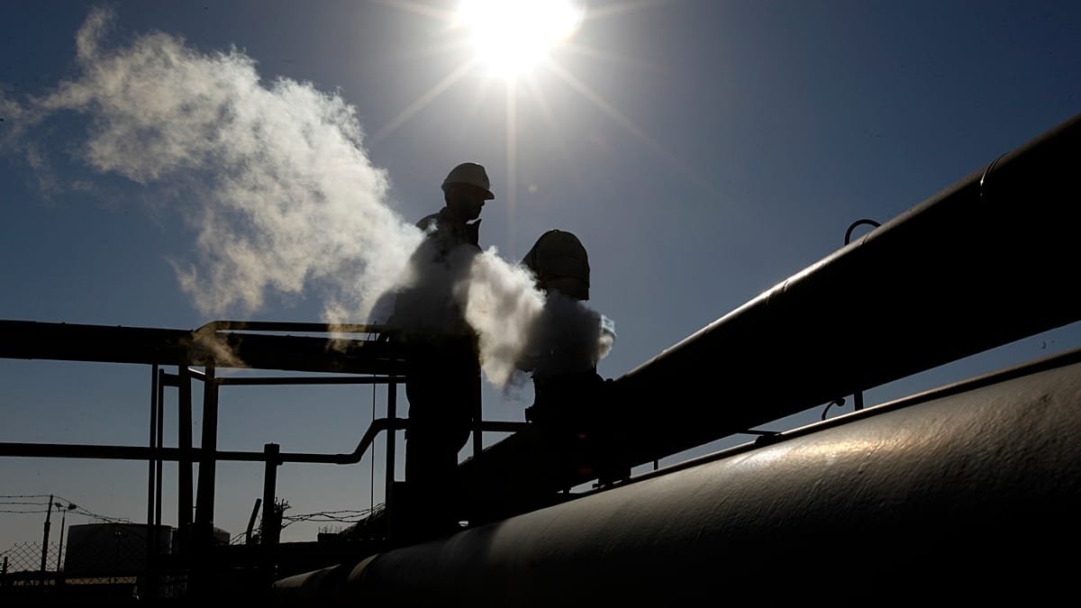 Armed group shuts Libya's largest oil field pipeline, jeopardising exports