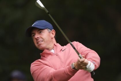 Eagle leaves McIlroy two off Wentworth lead
