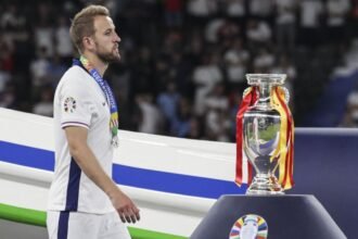 Do England have a problem against top-10 teams?