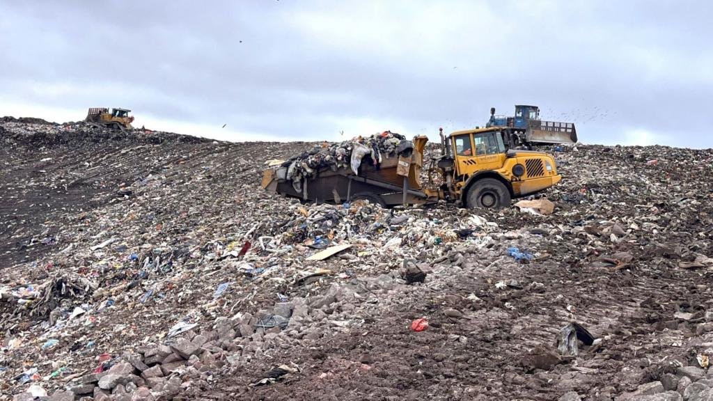 'Perfect storm' could lead to rubbish piling up on Scotland's streets, experts warn