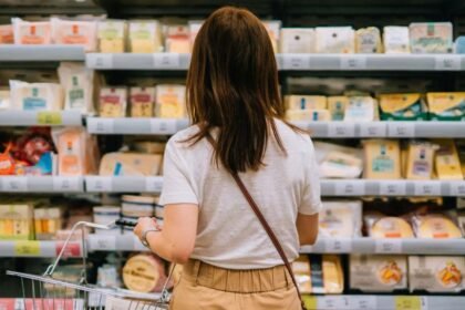 Aldi boss says some loyalty discounts 'dupe' customers