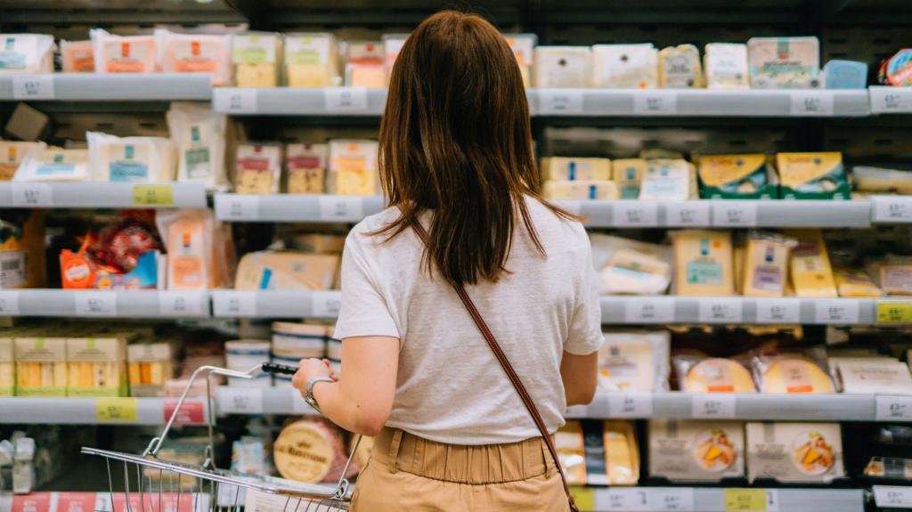 Aldi boss says some loyalty discounts 'dupe' customers