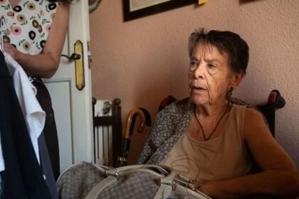 Dramatic eviction of woman aged 87 highlights Spain's housing shortage