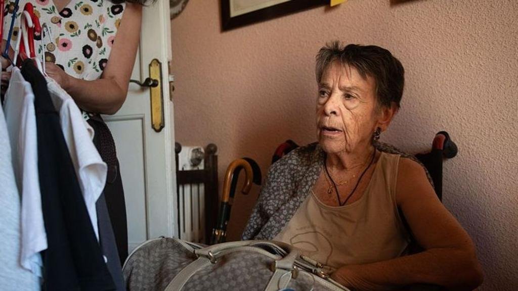 Dramatic eviction of woman aged 87 highlights Spain's housing shortage