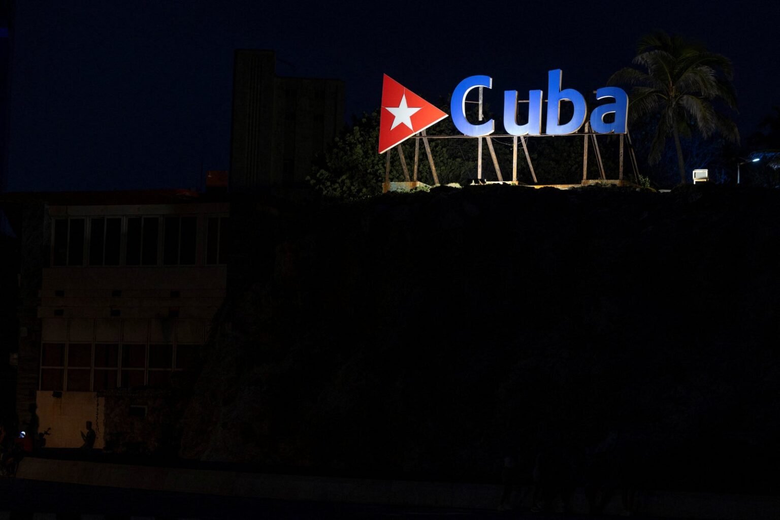 Cuba once again plunges into complete darkness as blackout hits island
