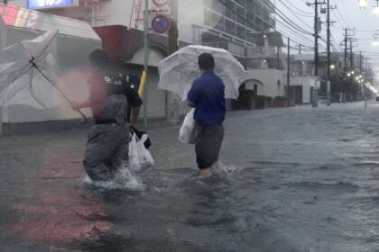 Typhoon Dujuan kills two in Japan, causes travel chaos near Tokyo