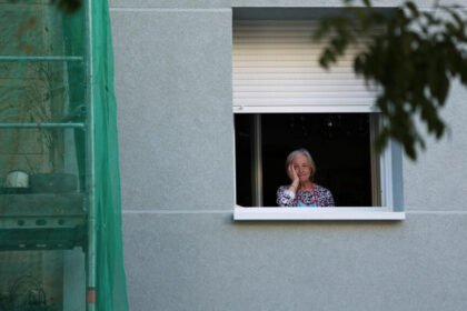 Evicted 87-year-old Spanish pensioner to return home after deal