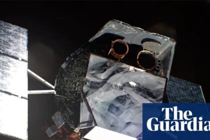Spacecraft returns to Earth after rescue mission for ageing Nasa telescope fails