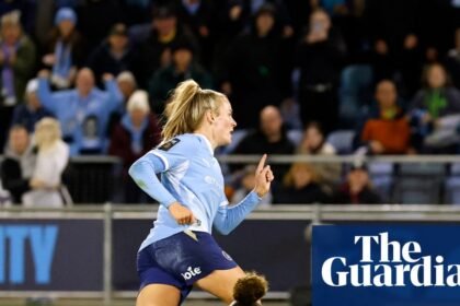 Women’s Super League: Lauren Hemp hits double as Manchester City see off lively Liverpool