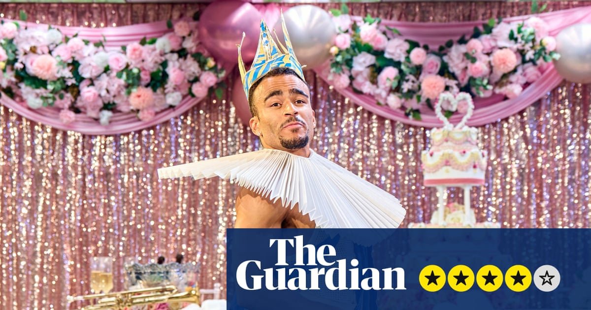 A Midsummer Night’s Dream review – Munya Chawawa bewitches in lovingly juiced-up 90s rave