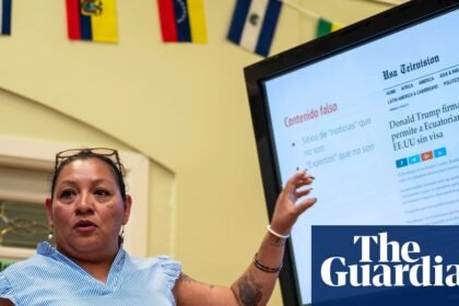 These journalists share vital reporting with thousands of US immigrants – all by text and WhatsApp