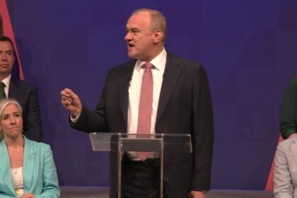 Davey takes aim at 'thugs' who 'stoke racism'