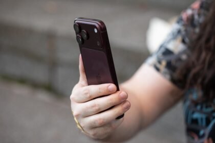 Apple’s clever software solution lets iPhone batteries skirt shipping limits