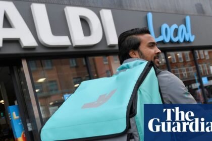 Aldi to invest £900m in UK and open 40 more stores next year